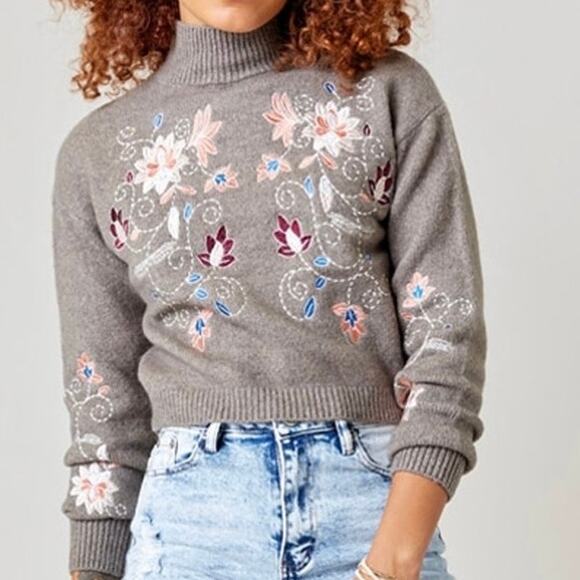 New June & Ivy cropped knit sweater embroidered flowers mock neck bohemian L - Picture 1 of 13